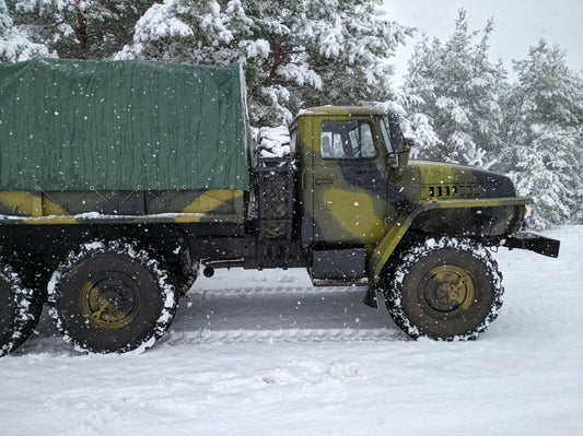 Protect Your Vehicle This Winter: The Best Ways to Use Tarps